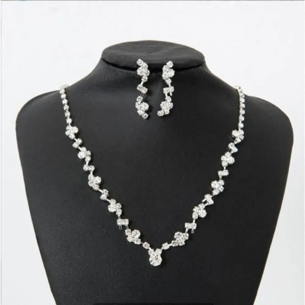 2442 NIP Silver Bridesmaid Crystal Necklace Earrings Set Wedding Bridal Jewelry